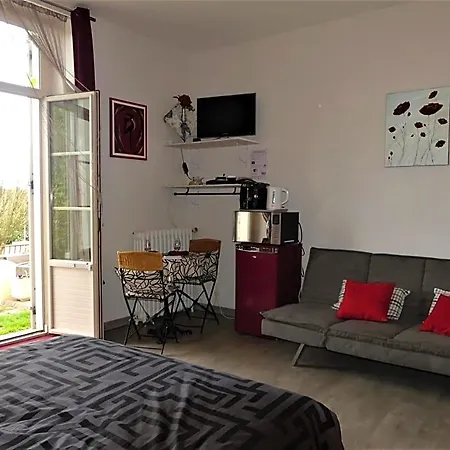 D'hotes Du Anjou Bed & Breakfast
