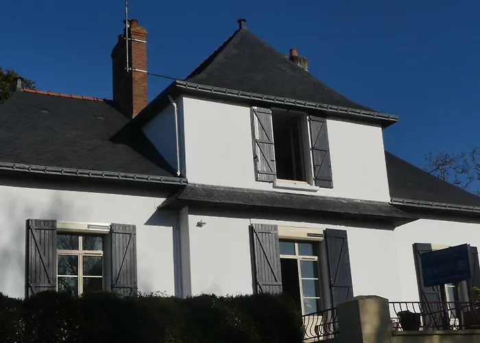 D'hotes Du Anjou לינה וארוחת בוקר 3*